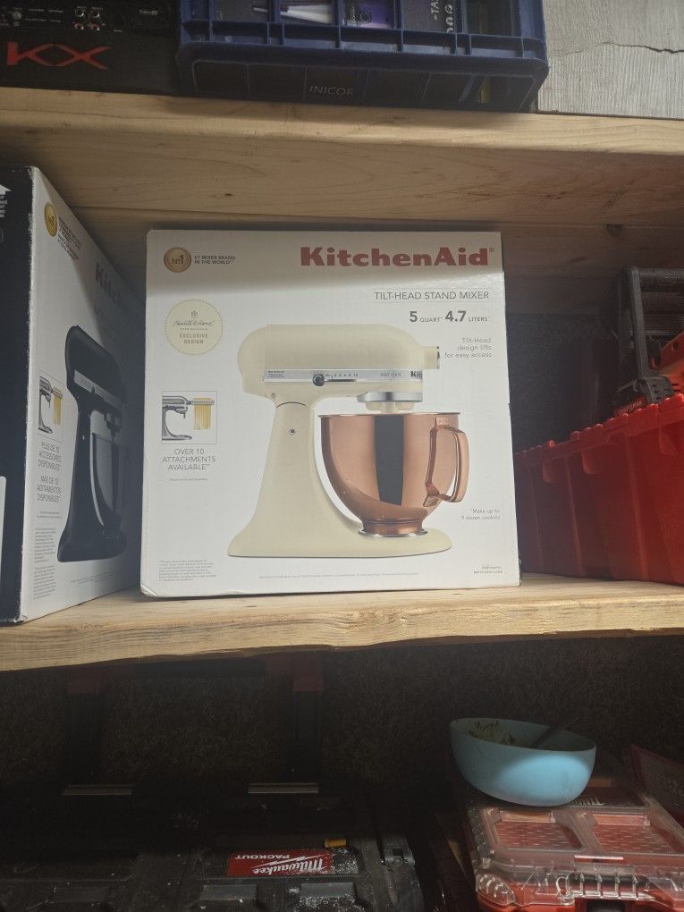 Artesian kitchenaid mixer nu unbox cream with copper bowl.Normally 475 ,right now 250,