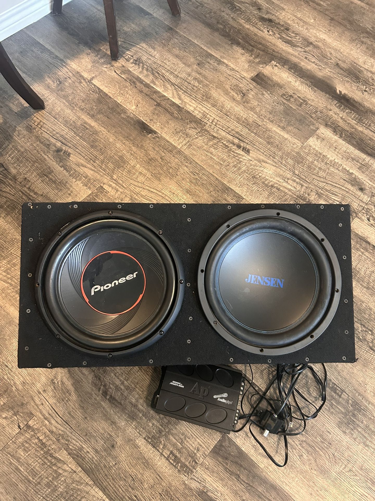 2/12in Speakers With AMP