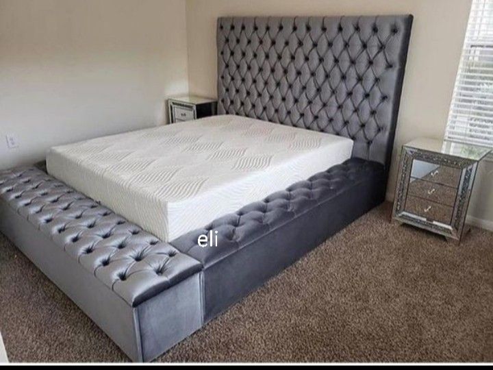 Brand New// Gray Velvet Queen Storage Platform Bed Frame Cama// King Size Available// Mattress Sold Separately