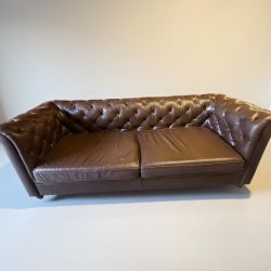 🛋 Pottery Barn Chesterfield Leather Couch 🚚 DELIVERY AVAILABLE