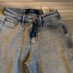 Hollister High Rise Mom Jeans 