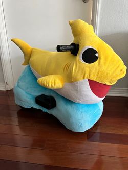 Baby Shark Singing - motorized toy