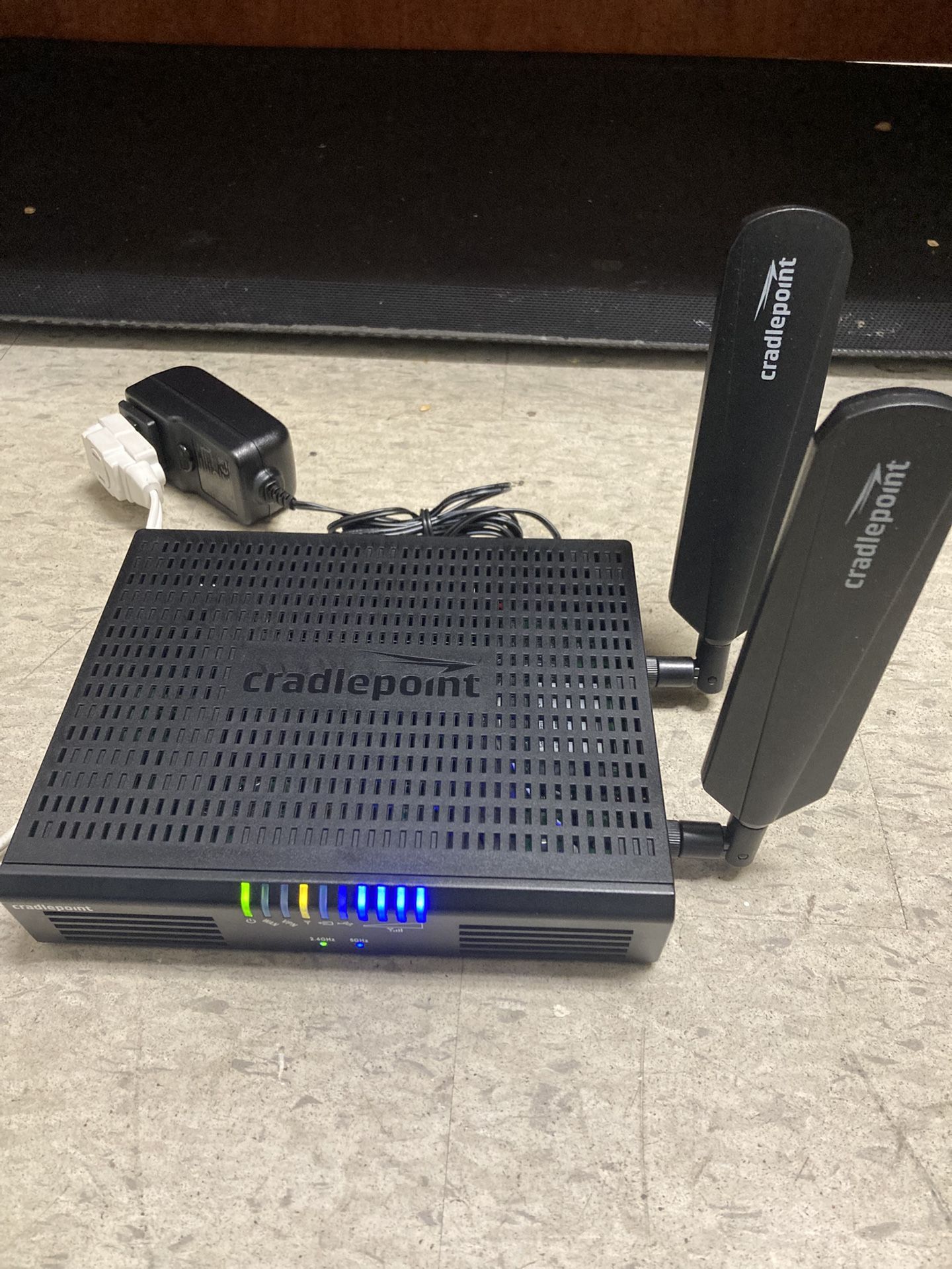 Cradle point AER1600LPE-VZ Modem