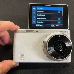 Samsung NX Mini  - vlog camera