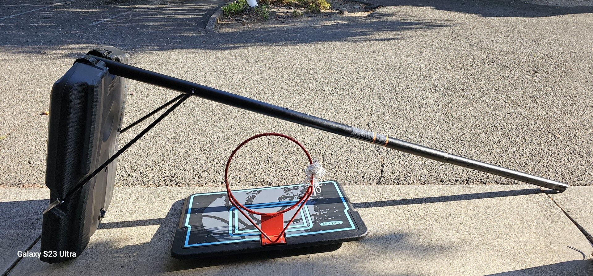 Lifetime pro court outdoor basketball hoop