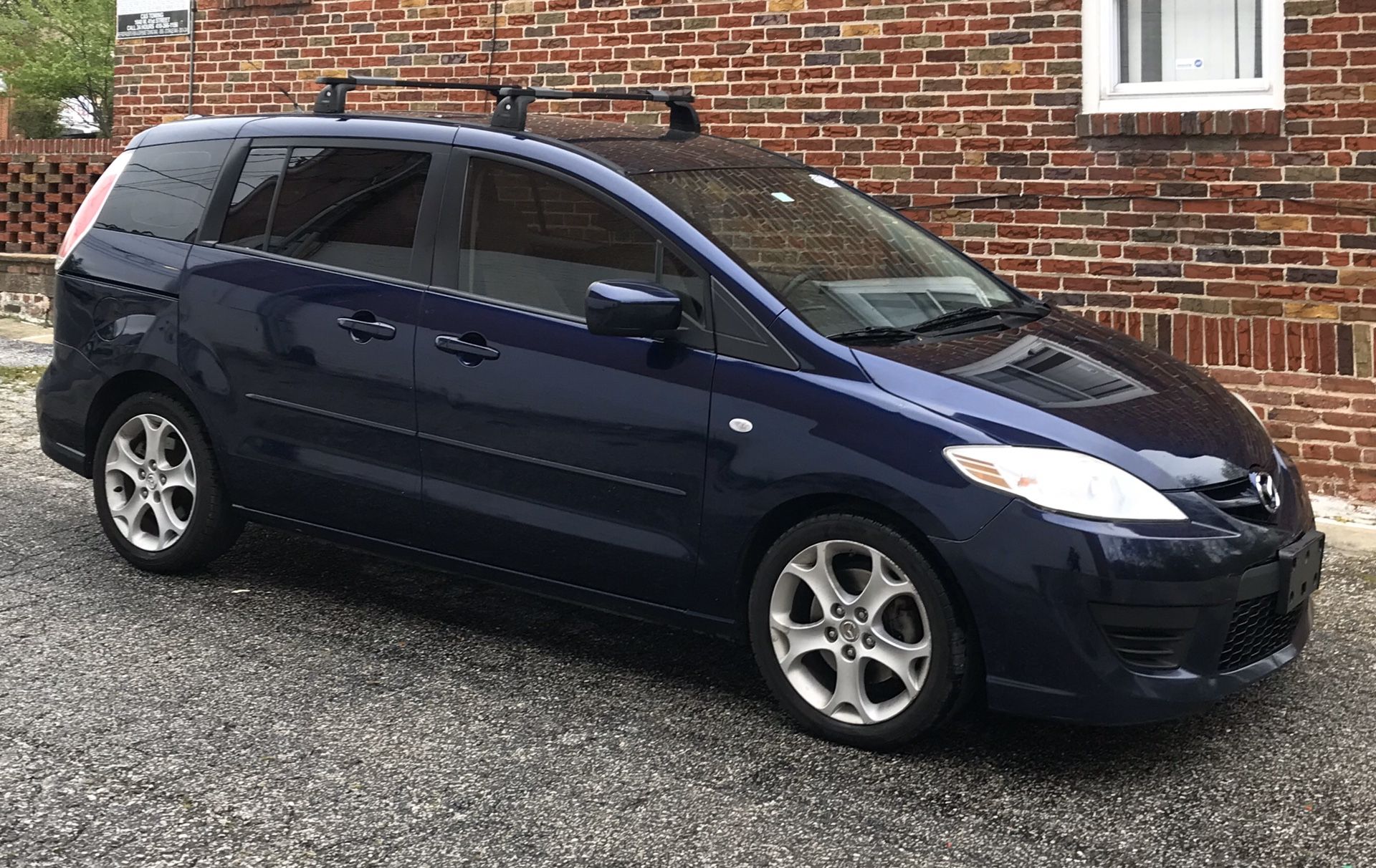 Mazda 5 minivan