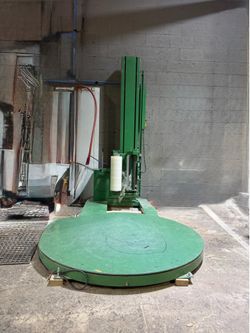 Vendo por falta de espacio , maquinas de carpinteria, aspiradora industrial, contenedores de basura , rejas para portones, wrap machine ( rapeadora), 