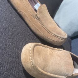 Men’s UGGs slippers, size 9