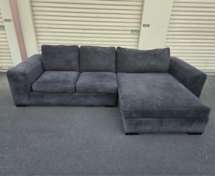 Black Sectional (WILL DELIVER)