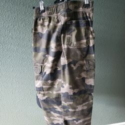 Gently Used Boys Camo Pants, Size 8