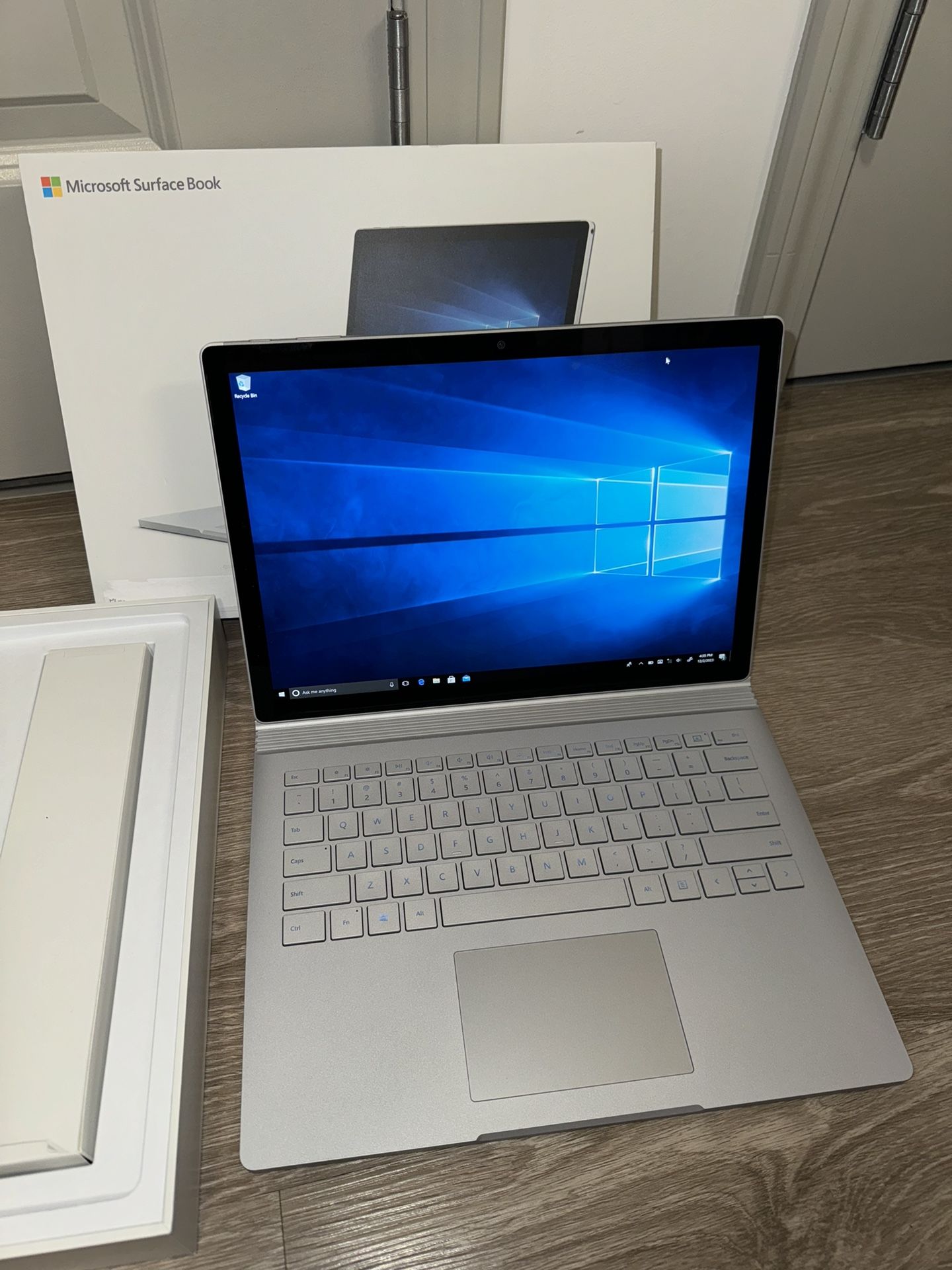 Microsoft Surface Book 2 13” i7 16GB 512GB NVIDIA GTX 1050 New Open