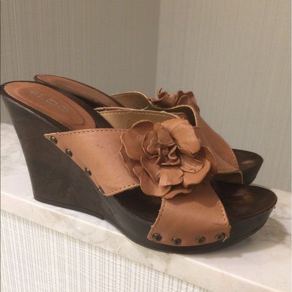Size 5.5 Aldo Tan Leather Wedge Sandals w/ Flower