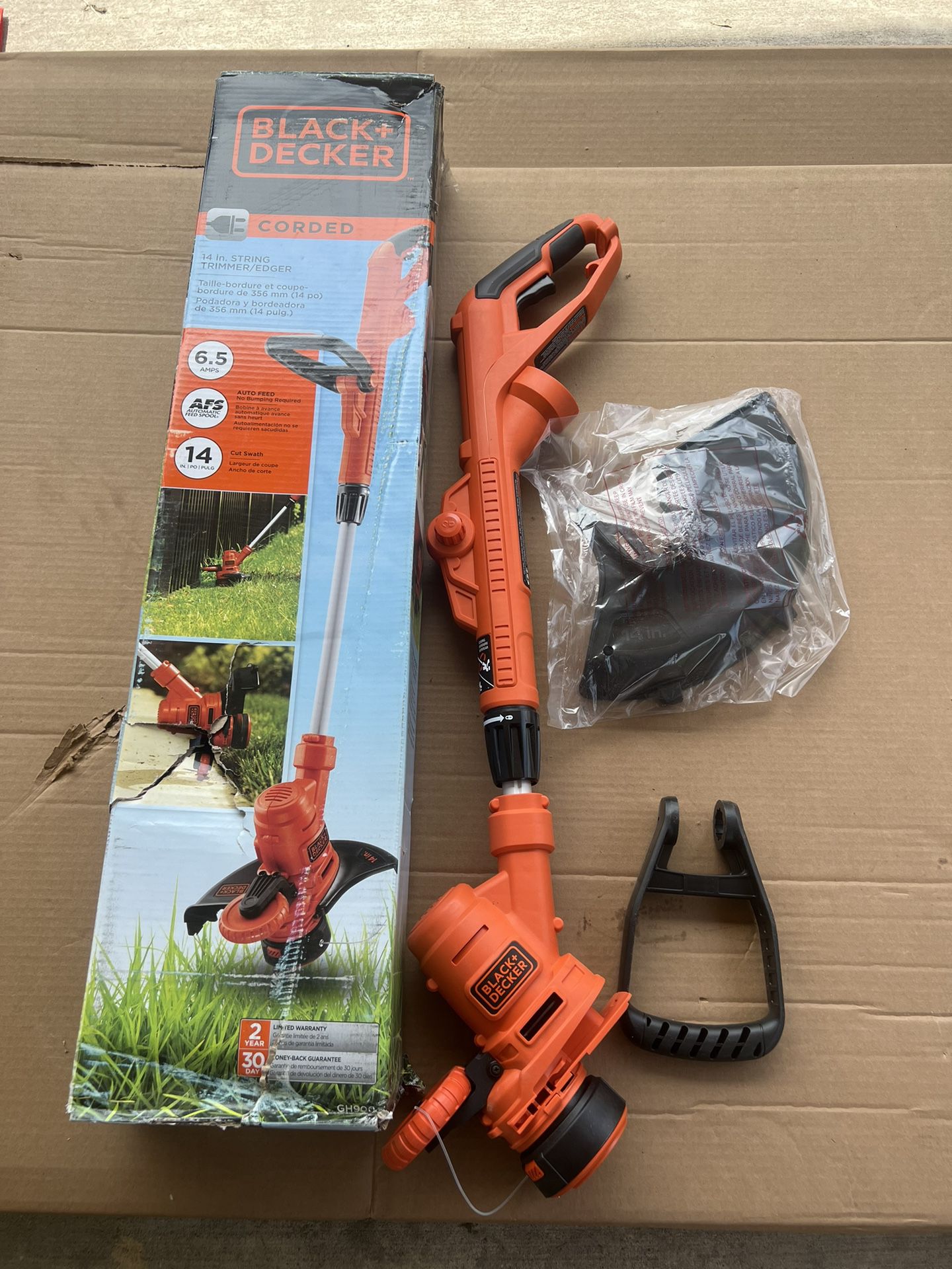 BLACK+DECKER 14 in. 6.5 AMP Corded Electric Single Line 2-in-1 String  Trimmer & Lawn Edger with Automatic Feed for Sale in Houston, TX - OfferUp