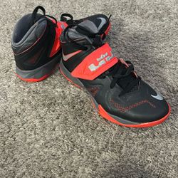 NIKE ZOOM SOLDIER VII