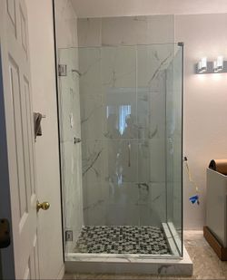 Fixed panel for bathtub