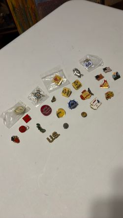 Pins collectible 25