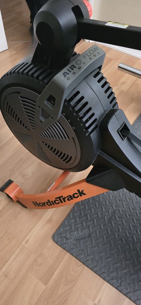 NordicTrack Rowing Machine – Excellent Condition!