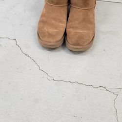 Keep Your Feet Warm And Walk With Comfort  UGG Boots 