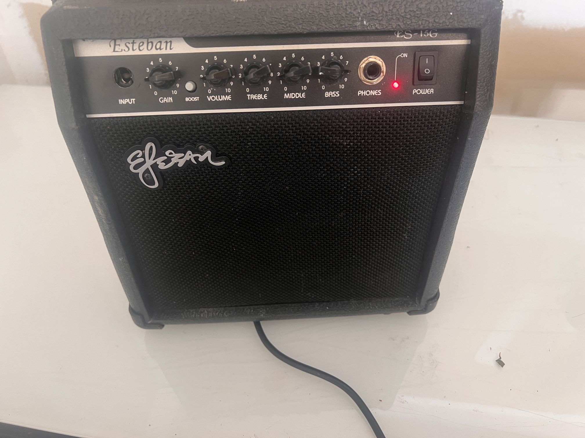 Esteban ES-15G 15 Watts Portable Guitar Practice Amplifier ES15 works head broke