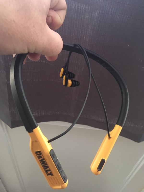 DEWALT Heavy Duty Bluetooth headphones for Sale in Lighthouse Point, FL