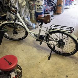 Electric Heybike Cityscape