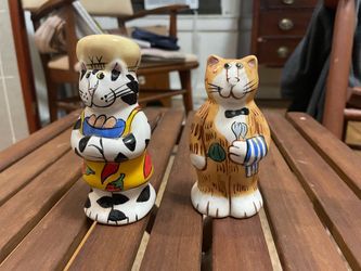 Cat and dog salt and pepper shakers