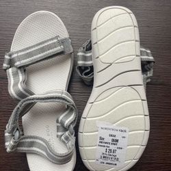 New Girls Sandals, Size 3us