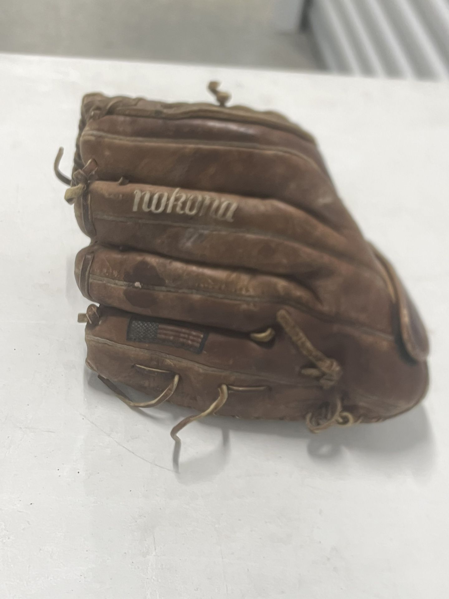 nokona baseball glove Ws-1200 Rht 12inch Made In USA Leather The Glove. Well broken in. View all pics.  