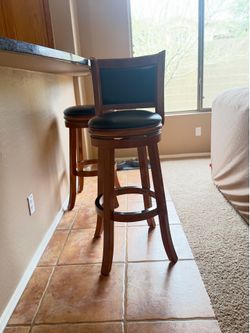 2 swivel top bar stools
