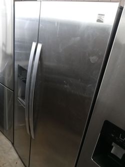 Kenmore stainless steel side by side refrigerator - Free delivery