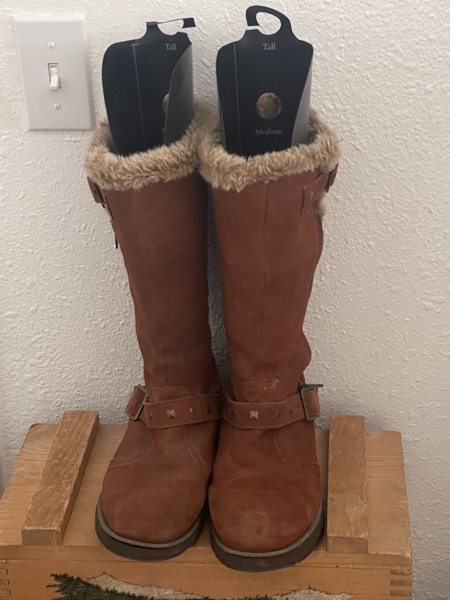 Like New Sketchers Tall Suede Boots Size 10 Women’s