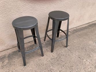 2 Metal Bar Stools