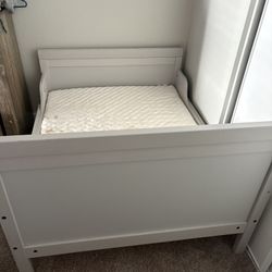 toddler bed 