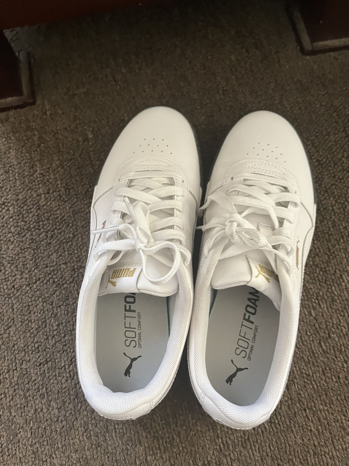 Womens Pumas Size 10