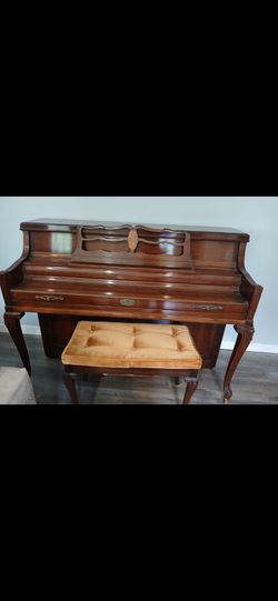 Wurlitzer Piano Great Condition