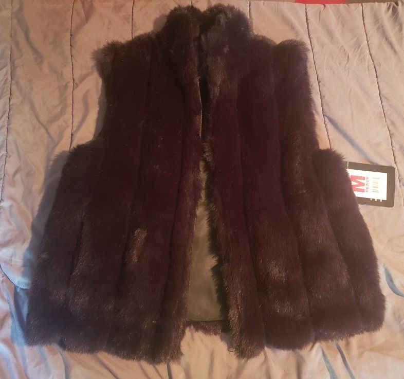 NWT Women's Faux Fur Reversable Vest Size M