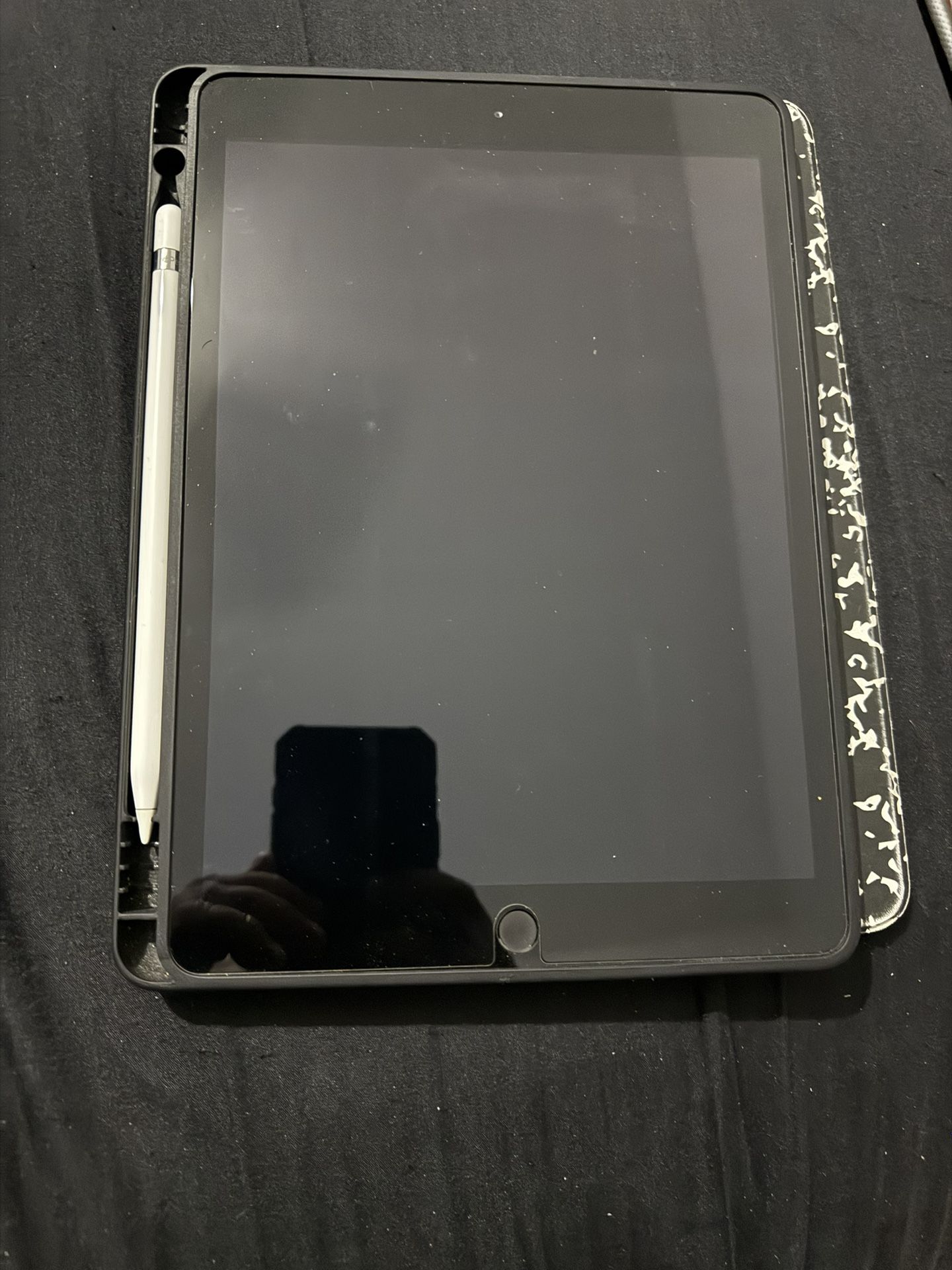 iPad(7th Generation) W/ Apple Pen(1st Generation)