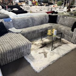 Perfect Sectional. Easy Financing! ❤️🔥💫