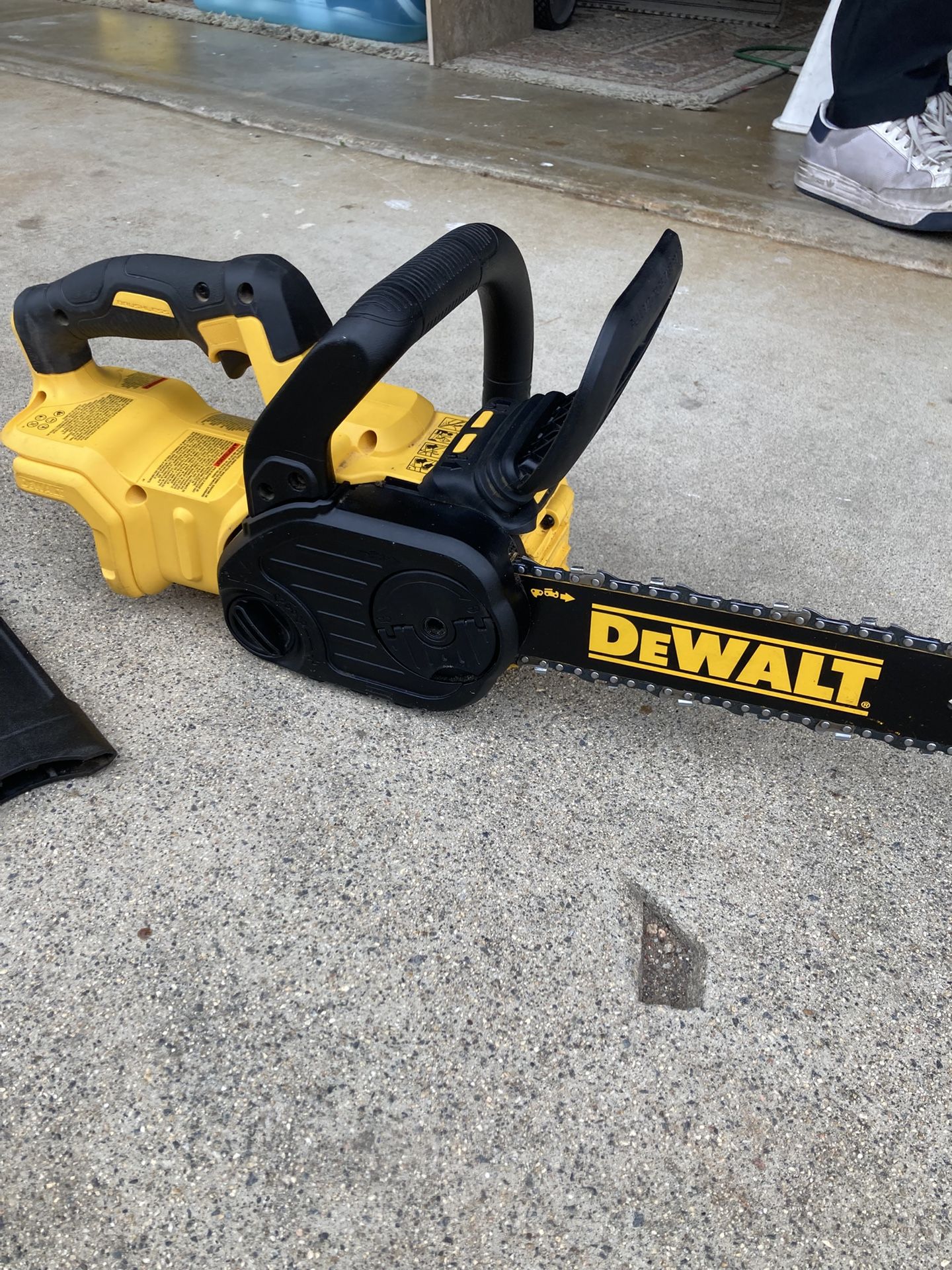DEWALT 20V MAX 12 in. Cordless Battery Powered Chainsaw (Tool Only)