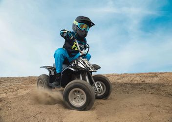 Razor 24v powered Dirt Quad Off-Road for kid 8+