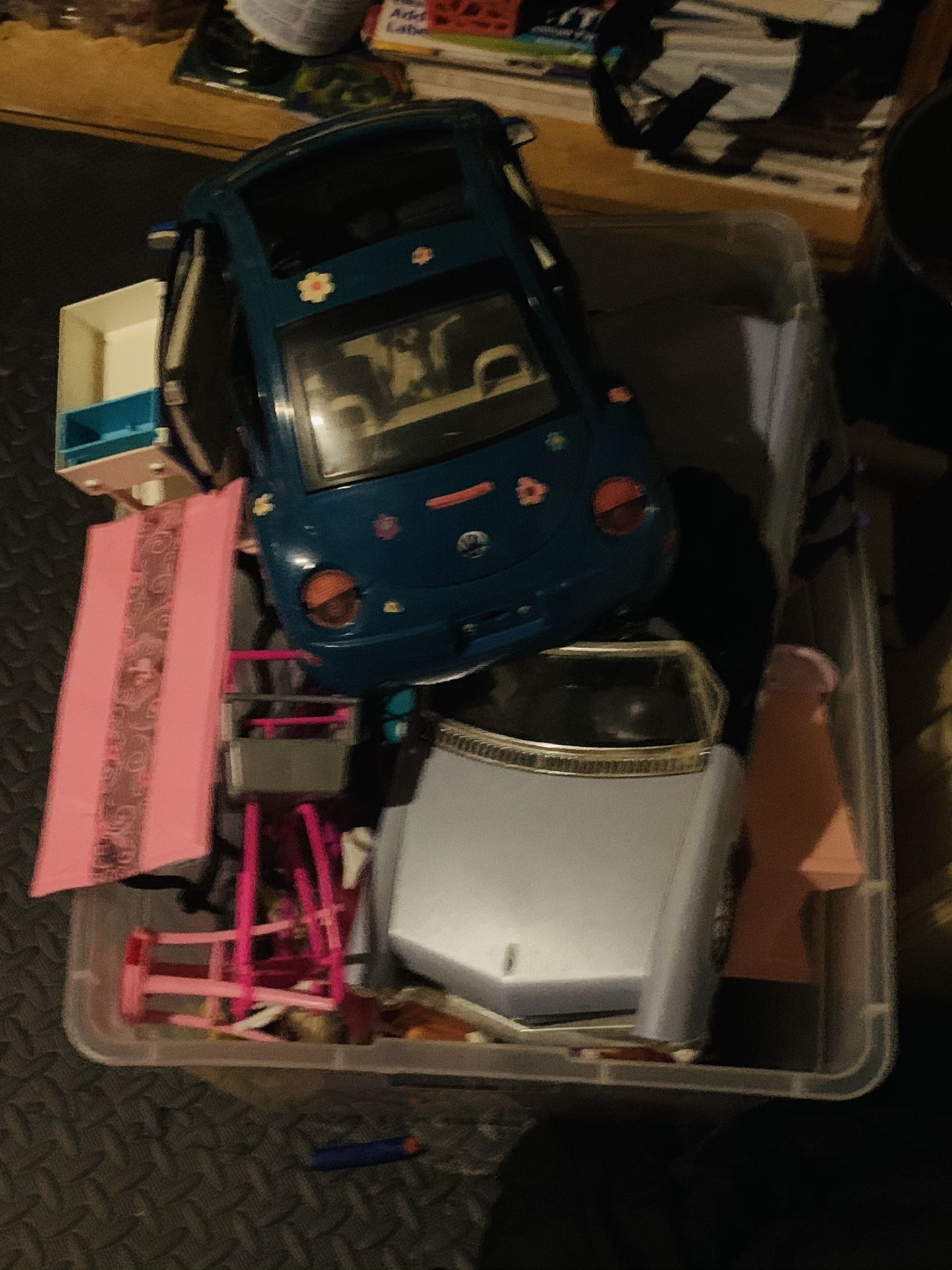 Massive vintage Barbie Lot - With dolls included vintage cars castles et cetera￼