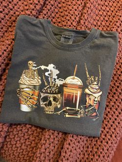 Size small comfort colors, T-shirt, Halloween