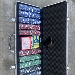 Poler table and 500 piece chip set