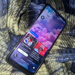 Cloud mobile Stratus 8 With Screen Protector