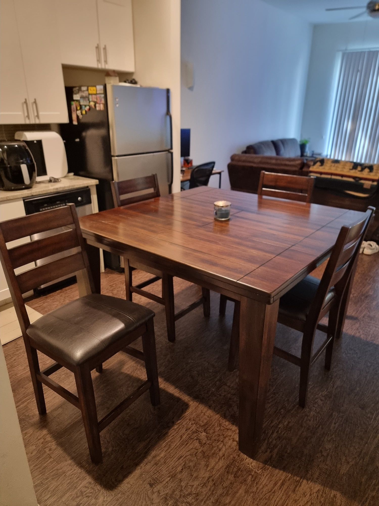 Pub Dinning Table With 4 Chairs 