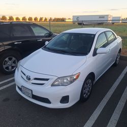 2011 toyota corolla le great commuter