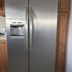 Electrolux Side-by-Side Refrigerator - Not Working - For Parts / Repair -