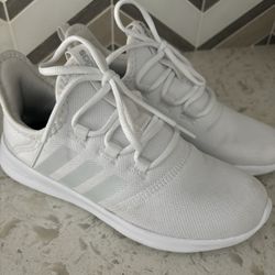 Adidas White Youth Size 5 Cloudfoam