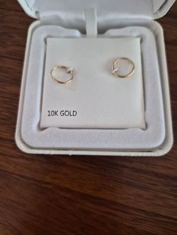 10K yellow Gold hoop earrings