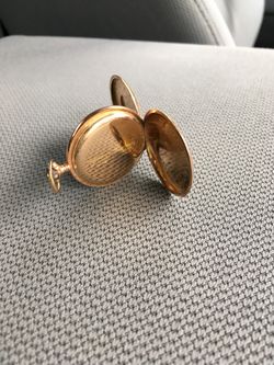 14k gold Made in Berlin works great can be worn on an chain or used as a man’s pocket watch.